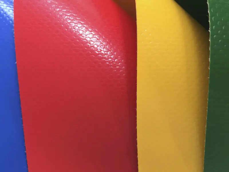 1050GSM 1000D30X32 Barevná struktura membrány Polyesterová tkanina potažená PVC